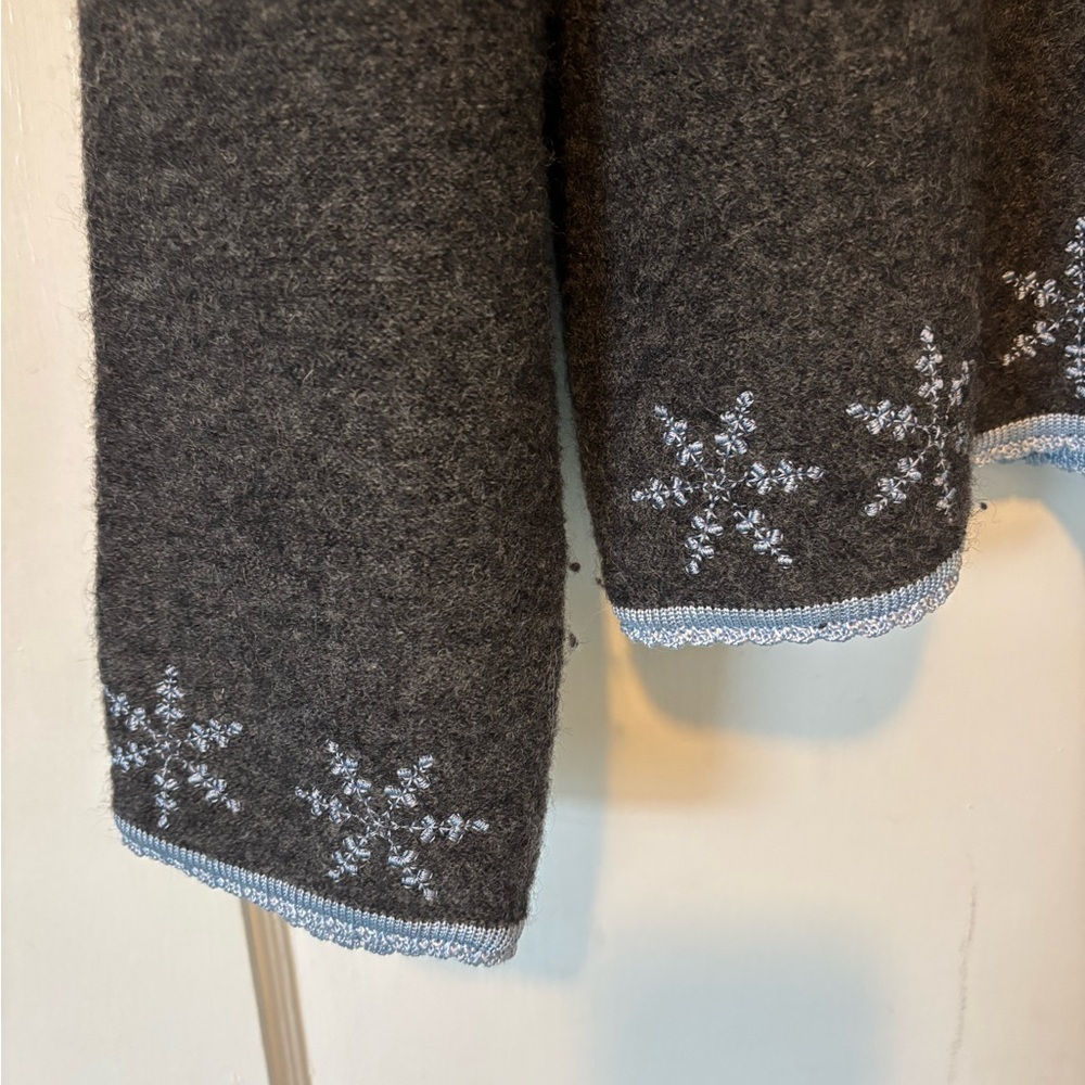 Talbots Gray Cardigan with Snowflake Pattern - Picture 3 of 5